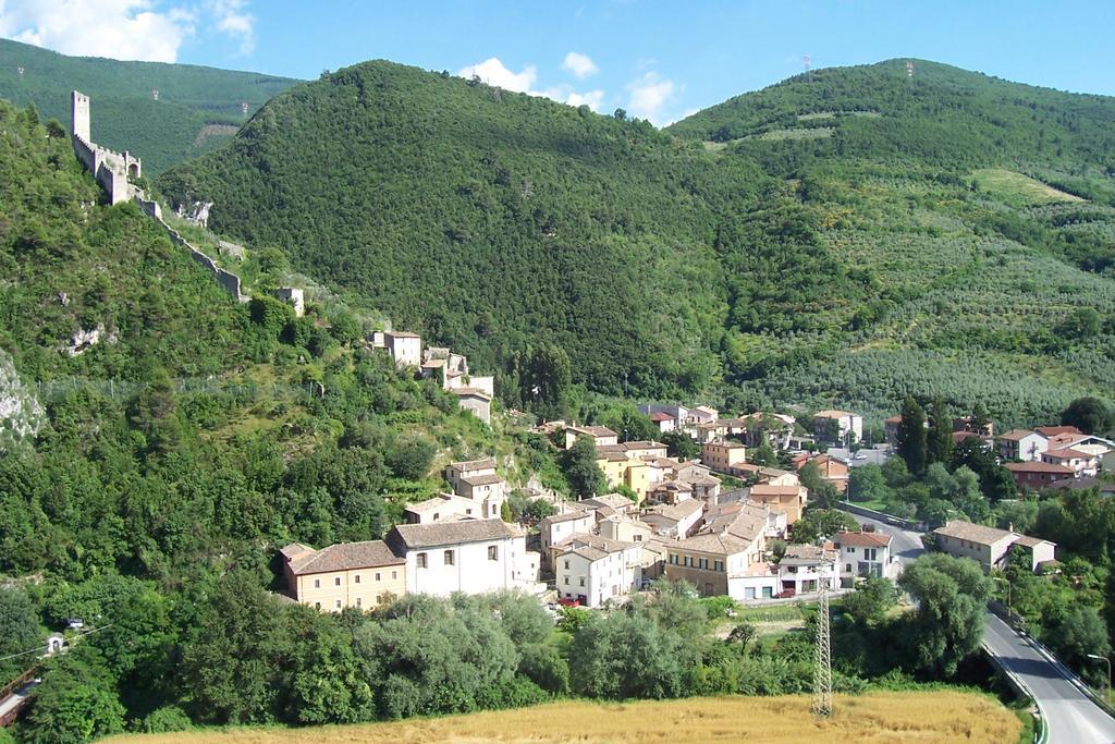 Pensjonat Casale Le Due Querce Ferentillo Zewnętrze zdjęcie